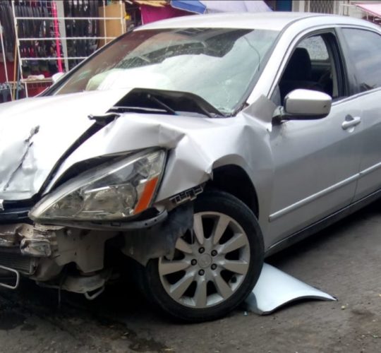 Balean a conductor cerca del mercado de Apatzingán