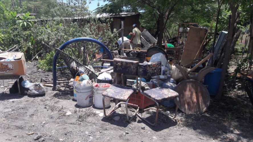 Desalojan a 50 familias del predio Urapicho, en Apatzingán