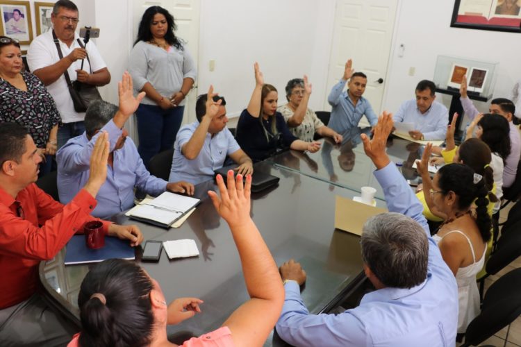 Nombra Cruz Lucatero nuevos funcionarios
