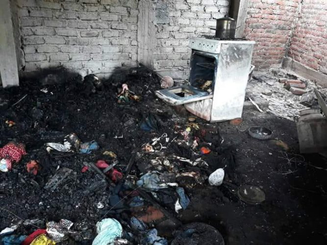 Fuego daña vivienda en Apatzingán