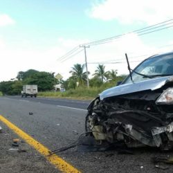 Manejaba distraído; chocó