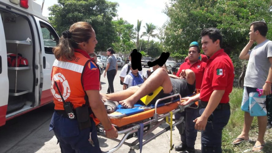 Motociclistas quedan heridos al ser arrollados por una camioneta 