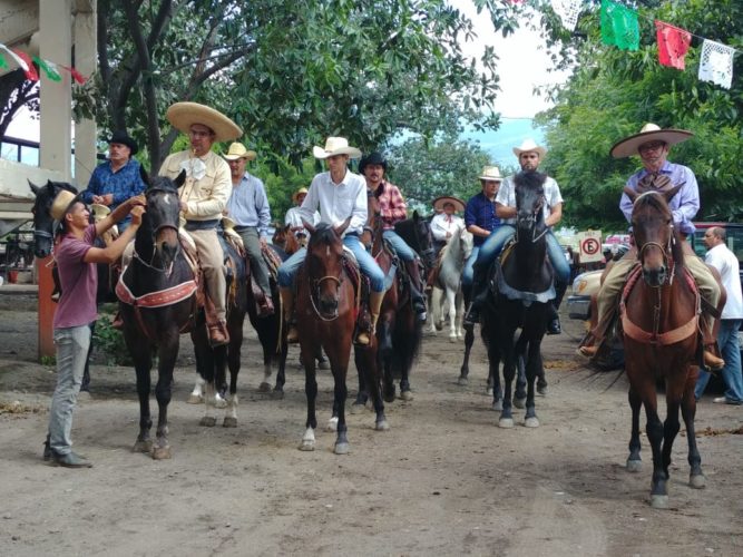 En Apatzingán los charros celebran su día.
