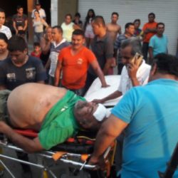 Taxista atropella y arrastra a hombre 