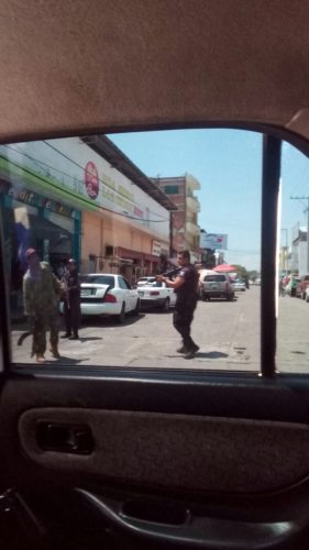 Detienen a hombre con un fusil en pleno centro de Apatzingán 