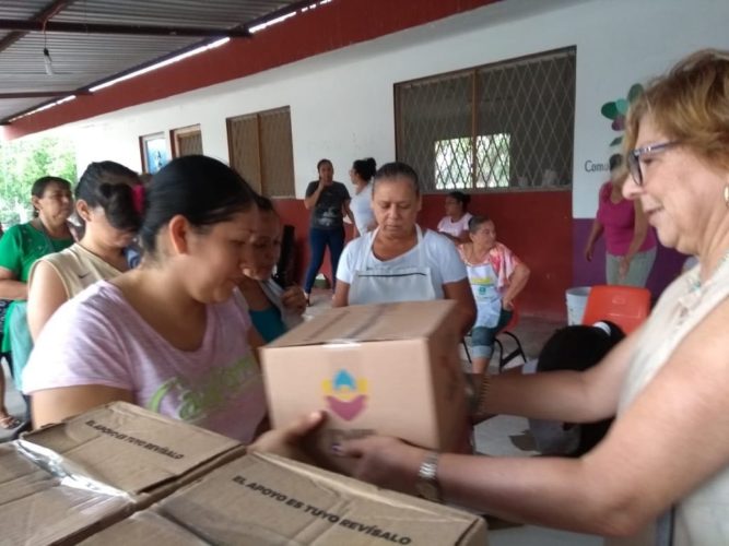 Entrega DIF dotación de despensas 