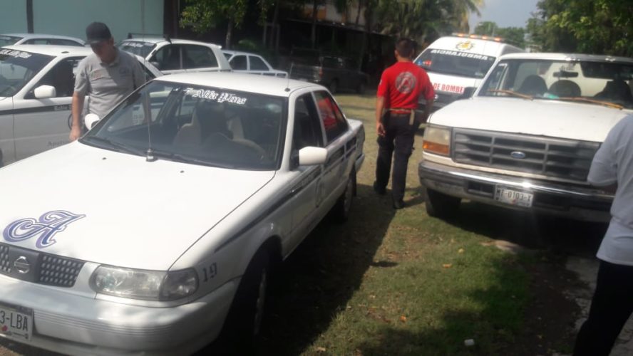 Choca camioneta contra taxi; dos heridas