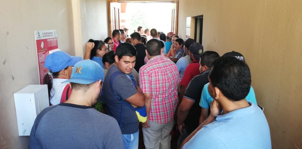 Despiden a nuevos basificados del gobierno de Apatzingán
