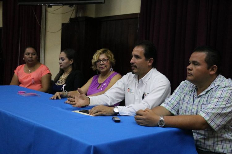 Caminata  Rosa para sensibilizar a mujeres y hombres sobre el cáncer de mama