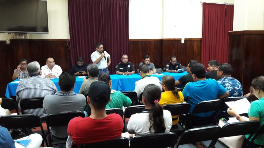 Participan maestros en organización del desfile del 22
