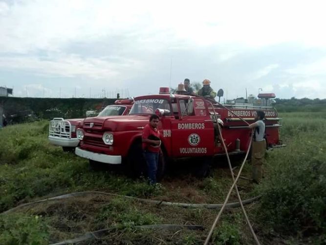 Se registra incendio en lote baldío de NI