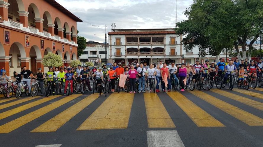 Cientos participan en Rodada Ciclista Familiar