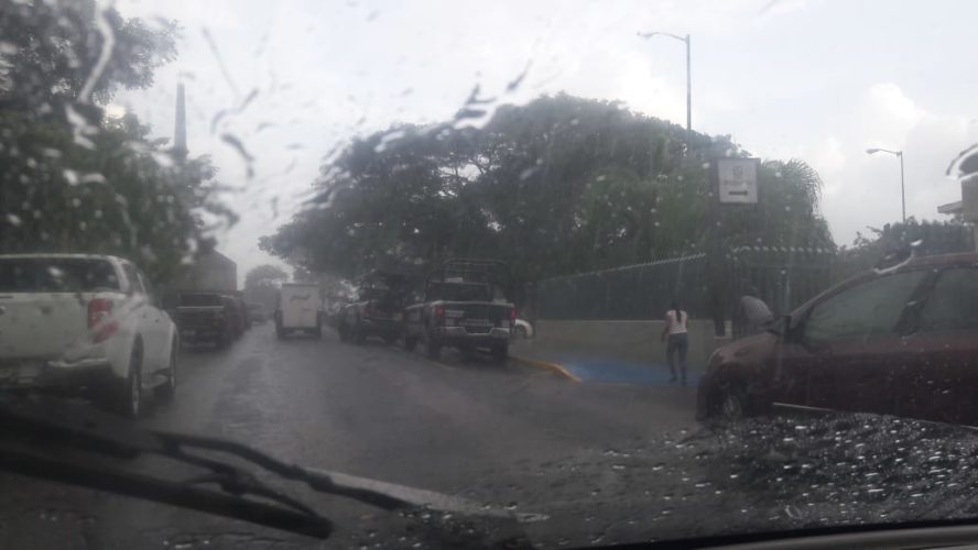 6 policías heridos en volcadura de patrulla