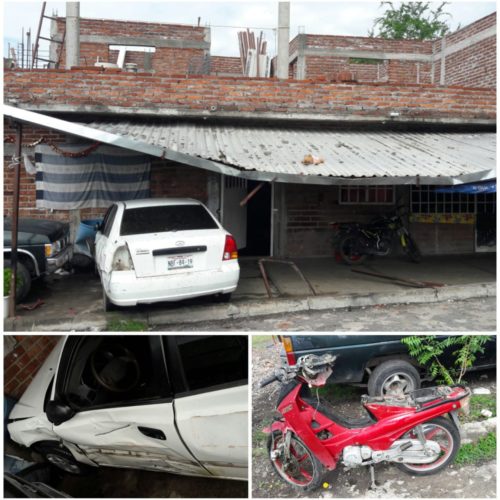 Pierde el control y choca contra casa; daña una moto y parte de la vivienda