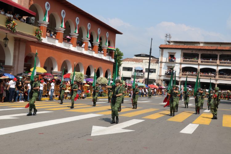 Recorren tiempos, pero sesión solemne va primero que el desfile; diputados se la "curarán" temprano.