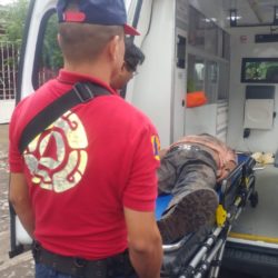 Jinete cae de su caballo