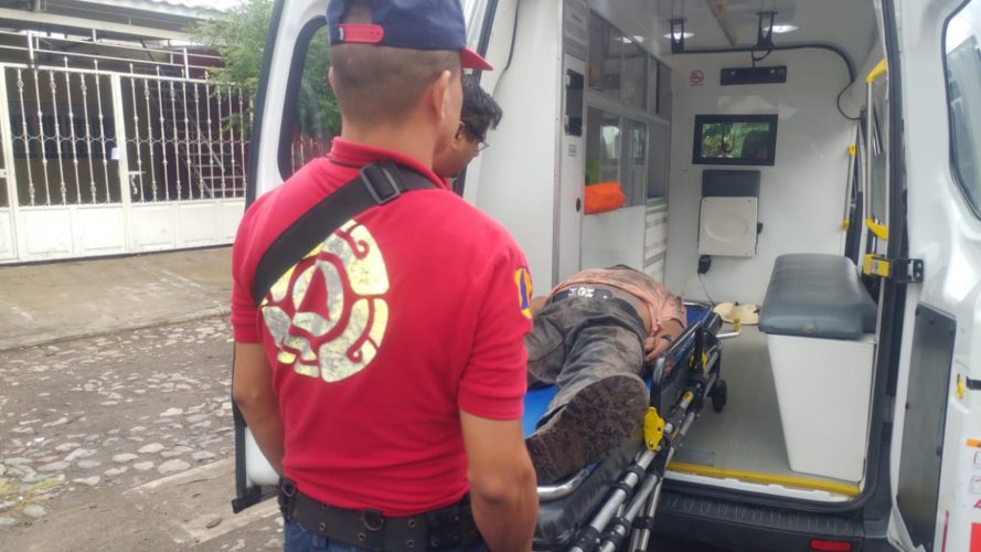 Jinete cae de su caballo