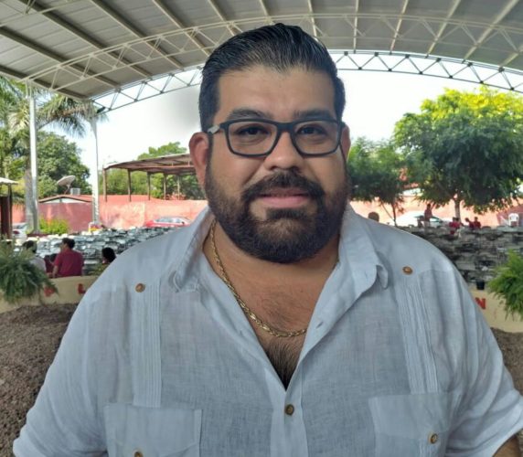 Huacús Esquivel desarrolla intensa agenda legislativa