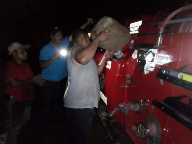Cuantiosas pérdidas materiales al incendiarse una vivienda.