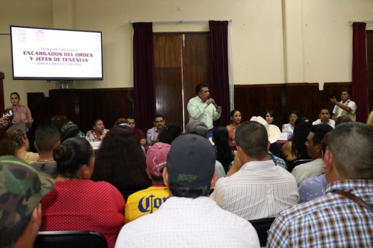 Lee JLCL cartilla a nuevos encargados del orden y jefes de tenencia de Apatzingán