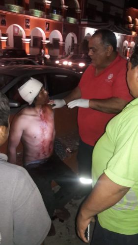 Amigo de parranda le propina golpiza, molesto porque se agotó el "chupe"