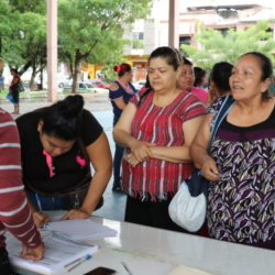 Entregan créditos del programa “Palabra de Mujer”