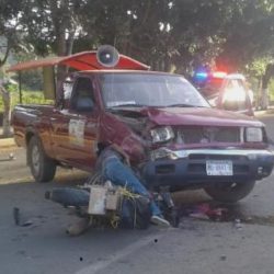 Un muerto, saldo de choque entre moto y camioneta