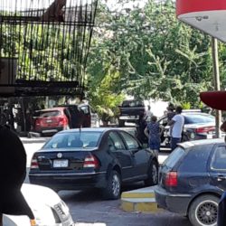 Tras persecución, aseguran vehículo en Apatzingán