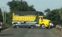 No cesan tiroteos, ahora en población de Aguililla