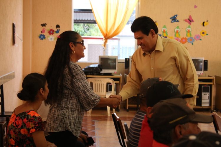 Comerciantes respaldan a Raymundo Arreola