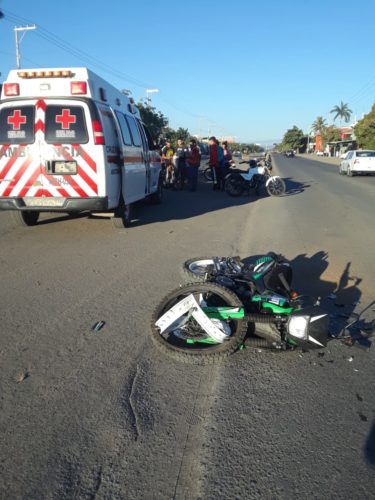 Choque por alcance deja un motociclista herido
