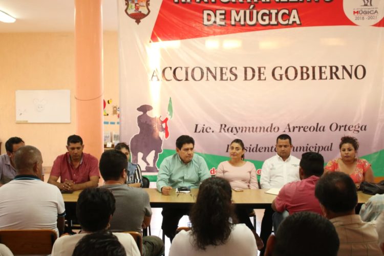 Colonos de El Ceñidor piden a Raymundo Arreola destrabe obra de electrificación