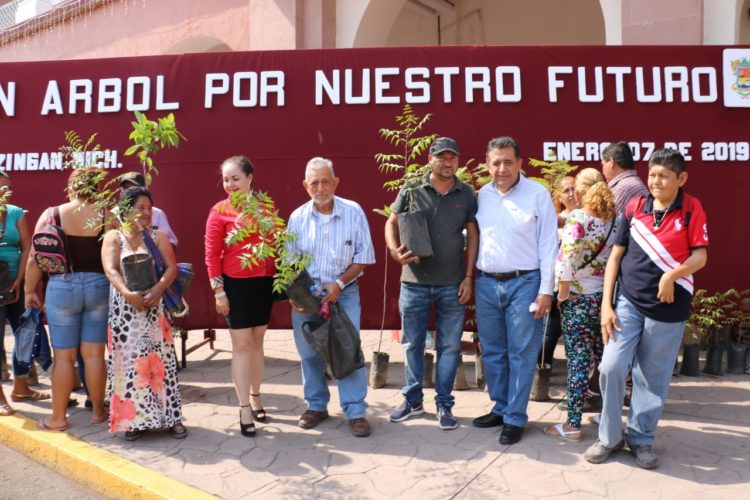Entrega gobierno municipal árboles para reforestar