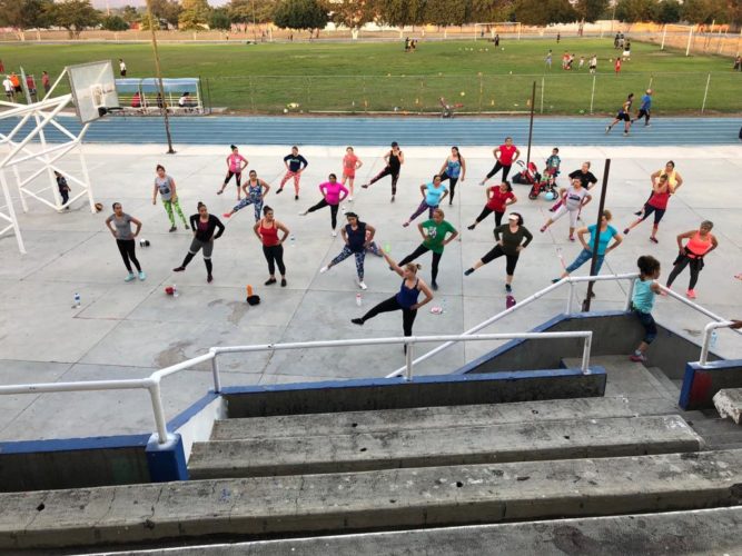 Continúan las clases de zumba y actividades deportivas en Múgica