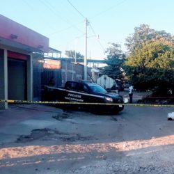 Policia Michoacán, en coordinación con PC, evitan que hombre haga explotar cilindros