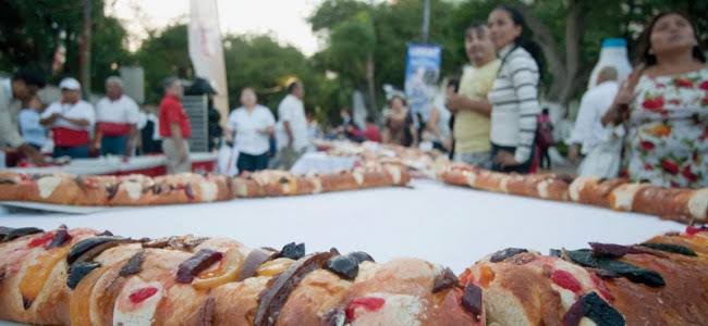 Rosca de Reyes de 80 metros, en Apatzingán