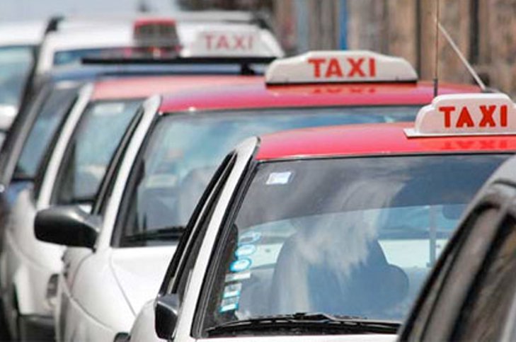 Se recrudece conflicto entre Úber y taxistas