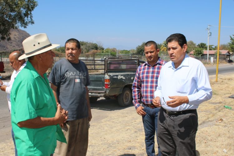 Raymundo Arreola logra la electrificación en colonia de El Ceñidor