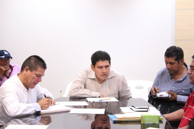 Arreola recibe a titular de Cocotra; tema transporte en Múgica, el objetivo