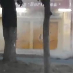 Humo en alcantarilla causa movilización de cuerpos de emergencia