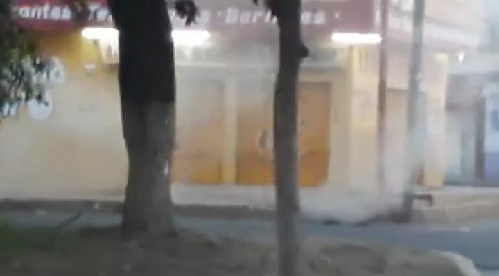 Humo en alcantarilla causa movilización de cuerpos de emergencia