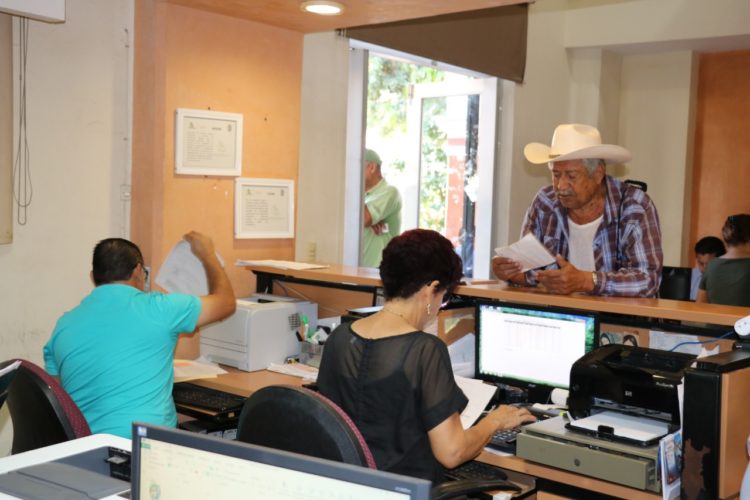 ¡Liberan palacio municipal!