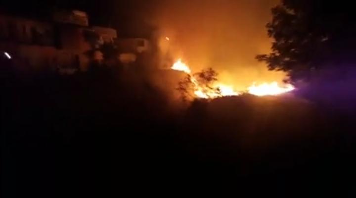Incendio de maleza moviliza a bomberos