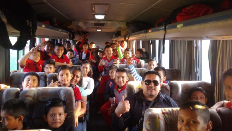 Nueva Italia, campeón en voleibol femenil y varonil