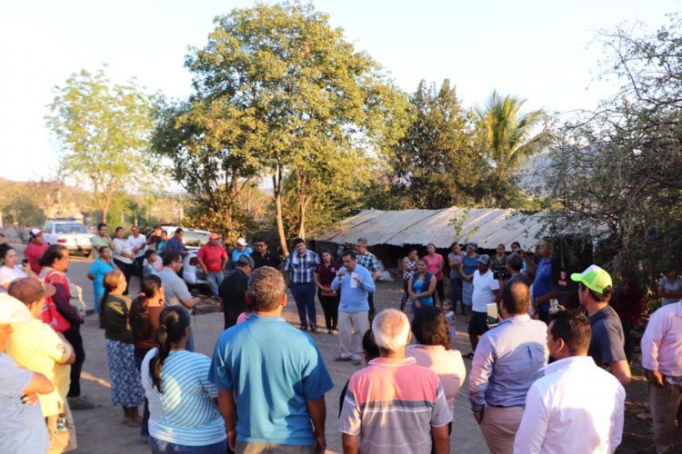 Entrega alcalde dos obras sanitarias