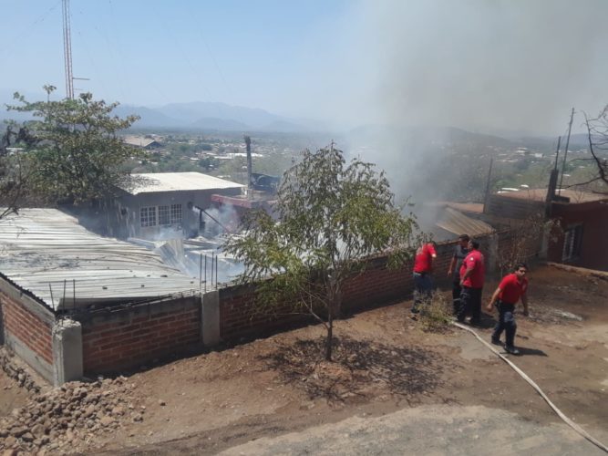Se incendian dos casas