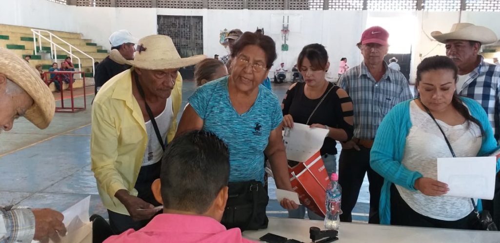 Reciben su pago 570 personas, en Múgica