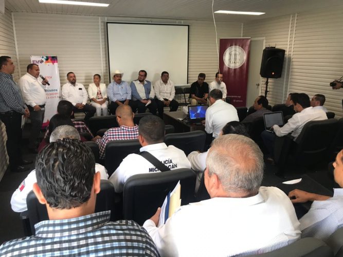Capacitan a servidores públicos en materia de juicios en línea