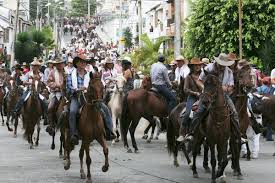 Hoy, cabalgata de los chartos, en Apatzingán