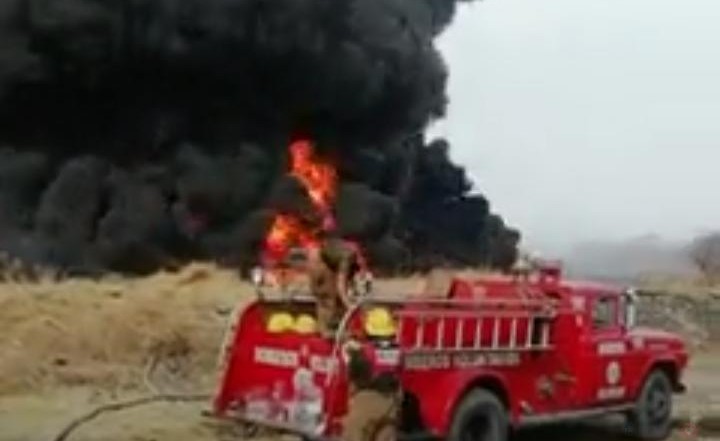 Se incendia basurero de Múgica